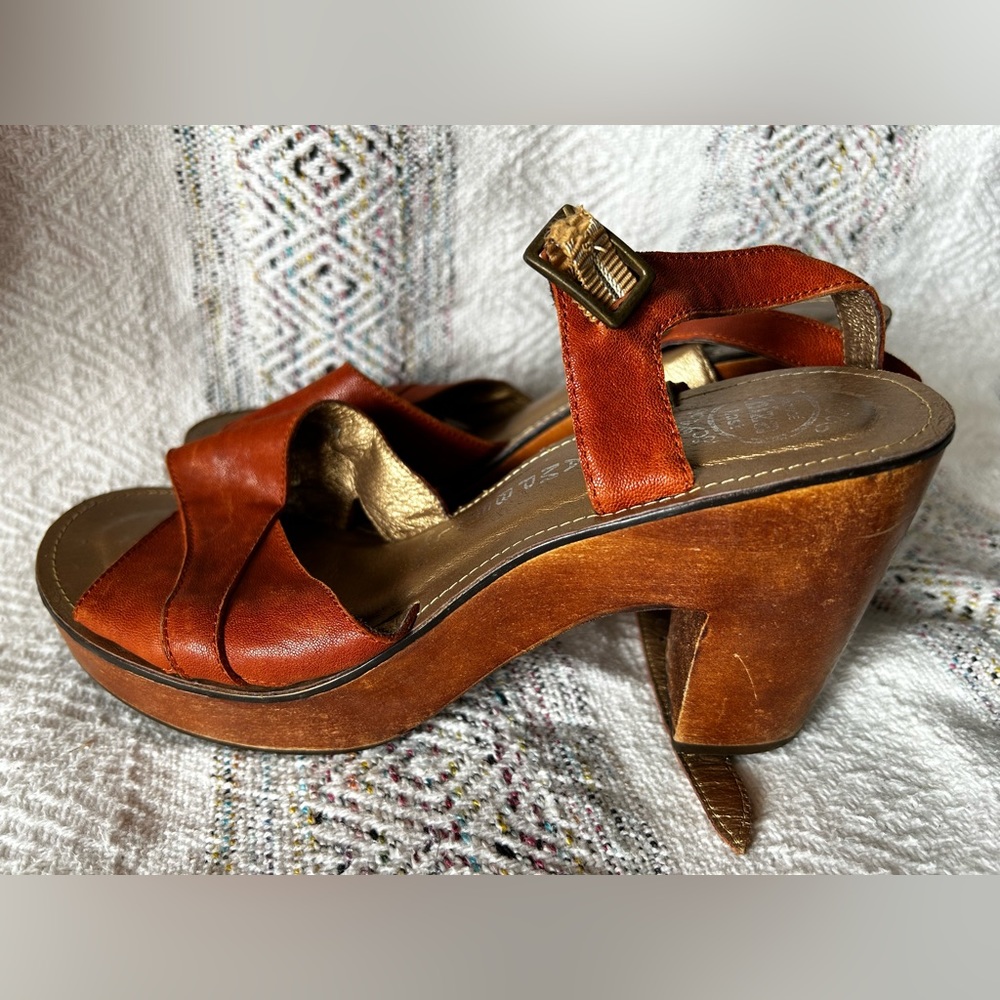 Vintage Jeffery Campbell wood heel sandals. Size 8